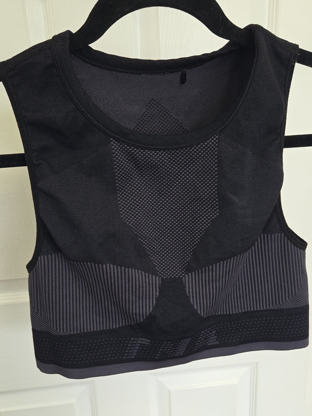 Aritzia Black Textured Seamless Crop Tank - Picture 2 of 2